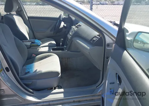 2010 Toyota Camry Le z USA, uszkodzony, nr VIN 4T1BF3EK8AU088935